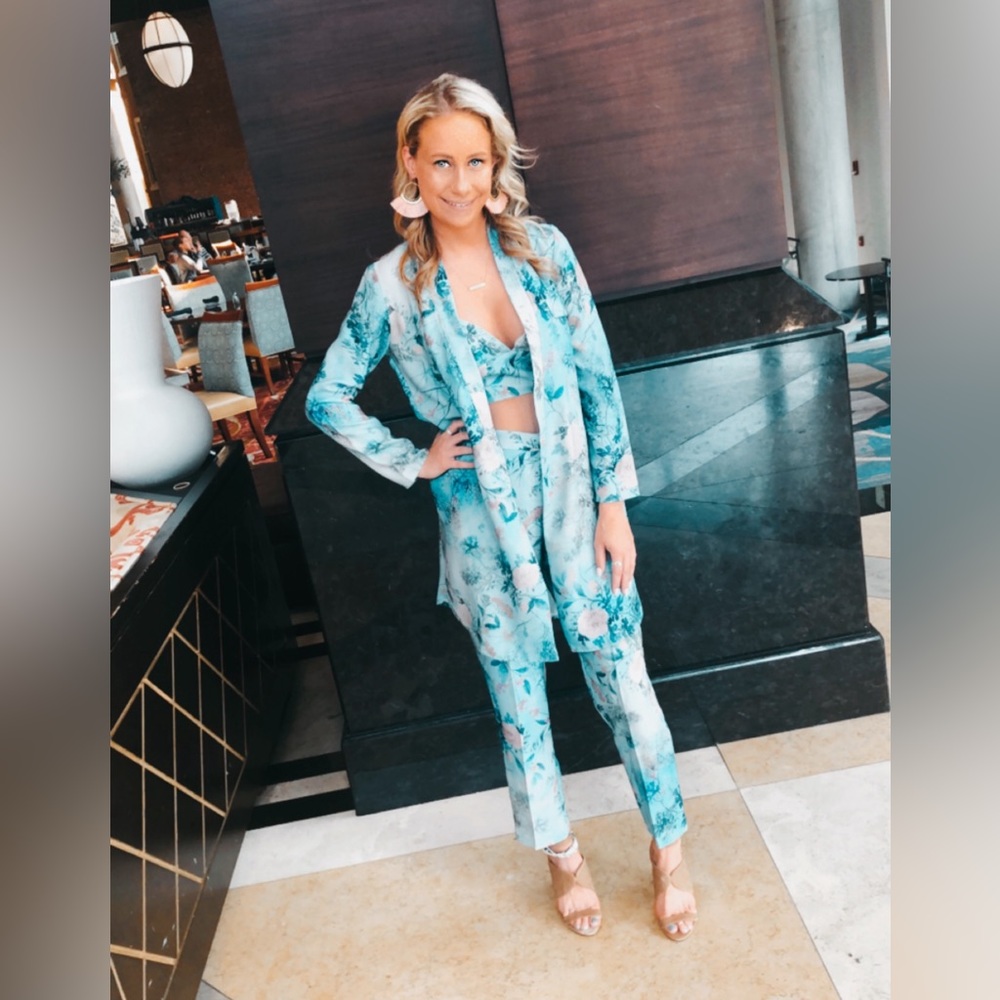 Floral Suit Set - Picture 2 of 6